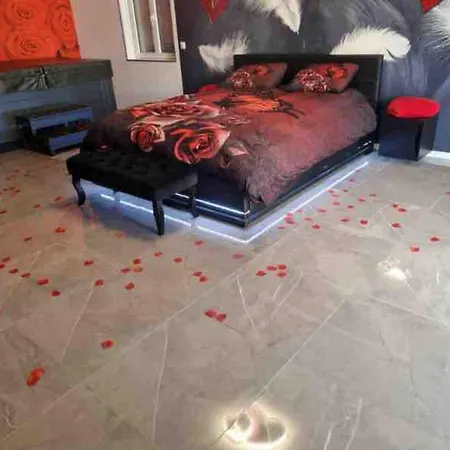 Holiday home Maison Avec Jacuzzi A - Parfait Pour Escapade Romantique
